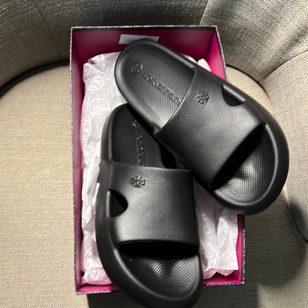 Tory Burch Shower Slide. Black. Size 8.